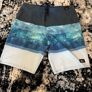 NWT! Men’s O’Neill board shorts size 32